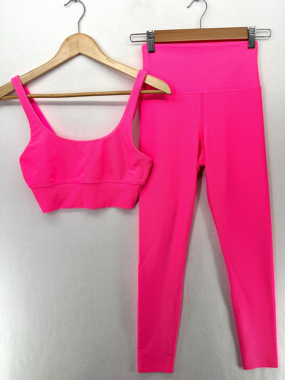BEACH RIOT Leah Bra Tank & Ayla Legging Workout Set, Fuchsia sz. S / M